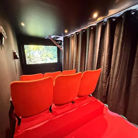 La Récréation, Duplex Pour Jouer, Et Cinéma Privé Sedan