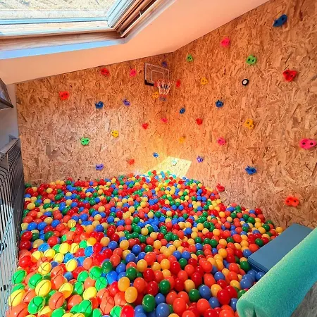 Appartement La Récréation, Duplex Pour Jouer, Et Cinéma Privé Sedan