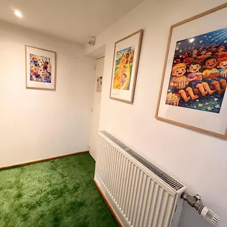 Appartement La Récréation, Duplex Pour Jouer, Et Cinéma Privé Sedan