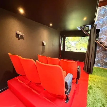 La Récréation, Duplex Pour Jouer, Et Cinéma Privé Sedan