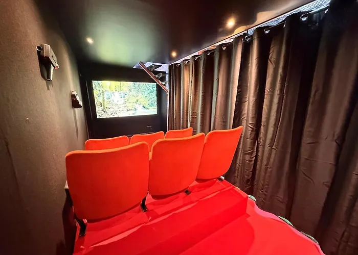 La Récréation, Duplex Pour Jouer, Et Cinéma Privé Sedan