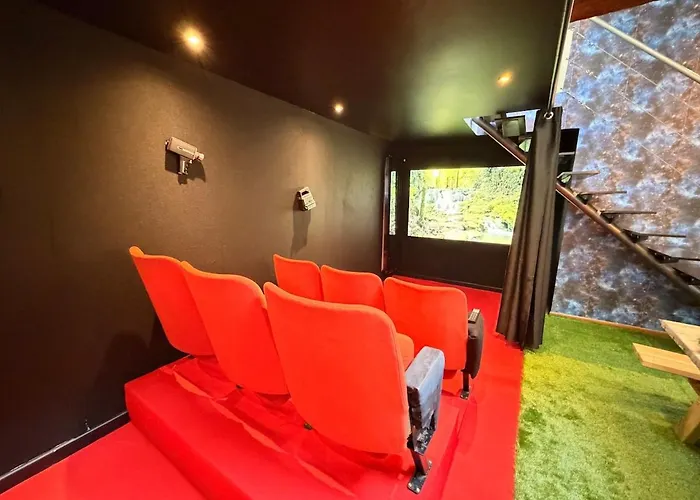 La Récréation, Duplex Pour Jouer, Et Cinéma Privé Sedan